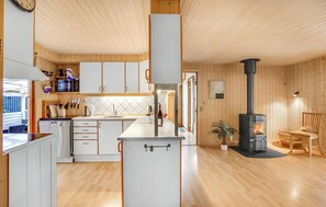 Fridge, microwave, stovetop, dishwasher - Awesome home in Dannemare with WiFi (Dannemare)