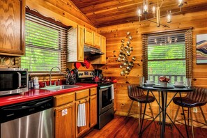 Microwave, oven, stovetop, dishwasher - "New Listing" Private, Romantic Couples Retreat-Sevierville TN (Sevierville)
