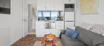 Quinns by the Sea | Absolute Beachfront Escape with Endless Sunsets & Ocean view