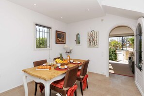 Dining - Experience the Art of Living in Mougins, a Charming Home for Unforgettable Moments (MOUGINS)