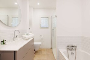 Bathroom - Experience the Art of Living in Mougins, a Charming Home for Unforgettable Moments (MOUGINS)