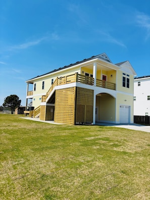 Exterior - Brand New Modern Apt- 3 Min Drive to Beaches! Close to Shopping & Attractions. (Kill Devil Hills)