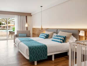 1 bedroom, iron/ironing board, Internet, bed sheets - 1 Bedroom Junior Suite with kitchen, Pool and Garden Views, Full Bathroom, 40sq Metres, Balcony, Lar (Corralejo)