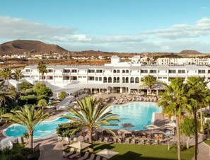 Pool - 1 Bedroom Junior Suite with kitchen, Pool and Garden Views, Full Bathroom, 40sq Metres, Balcony, Lar (Corralejo)