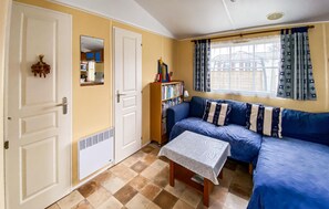 TV - 3 bedroom pet friendly home in Färjestaden (Färjestaden)
