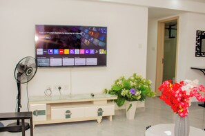 Interior - The Oula's 2 bdr apartment ,fully equiped gym,swimming pool,view of the city (Nairobi)