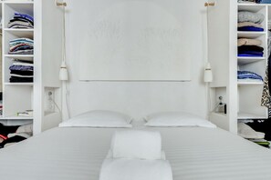 1 bedroom, desk, iron/ironing board, Internet - The Sculptor - Art & Escape by Mon Petit Fare (Paris)
