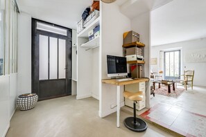 Interior - The Sculptor - Art & Escape by Mon Petit Fare (Paris)