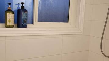 Apartment, 2 Bedrooms | Bathroom