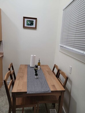 Apartamento, 2 habitaciones | Restauración