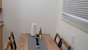 Apartment, 2 Bedrooms | Dining