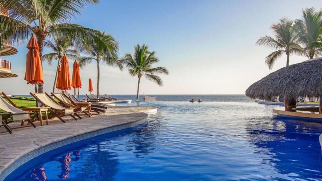 Departamento Deluxe, balcón, vista al océano | Alberca