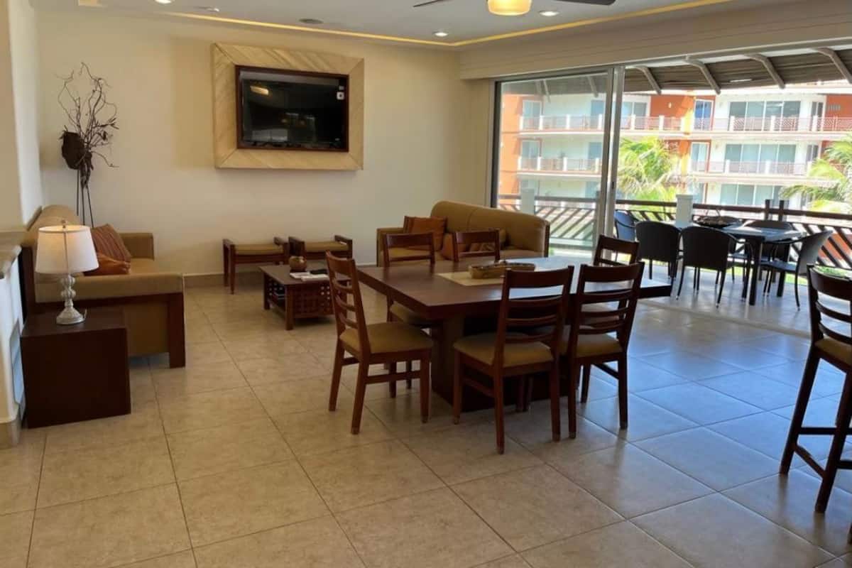 Appartement panoramique, 3 chambres, balcon, vue sur lâocĂ©an | Aire de sĂ©jour