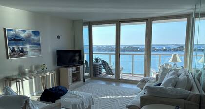 New listing - Cozy 1BR/1BA at Sabine Prime Pensacola Beach Location in Paradise
