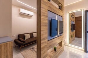 Superior-Doppelzimmer, Balkon, Bergblick | Wohnbereich