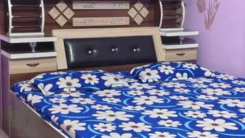Deluxe Room | Rollaway beds, free WiFi, bed sheets