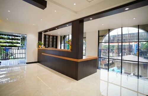 7 The Business Hotel