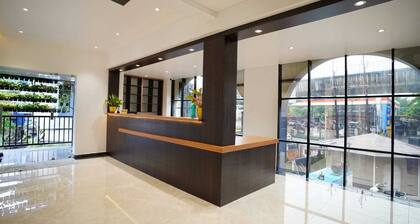 7 The Business Hotel