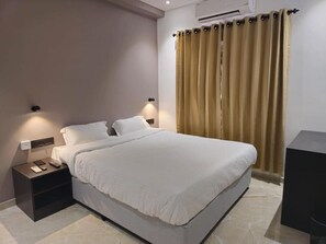 Deluxe Double Room - 7 The Business Hotel (Aluva)