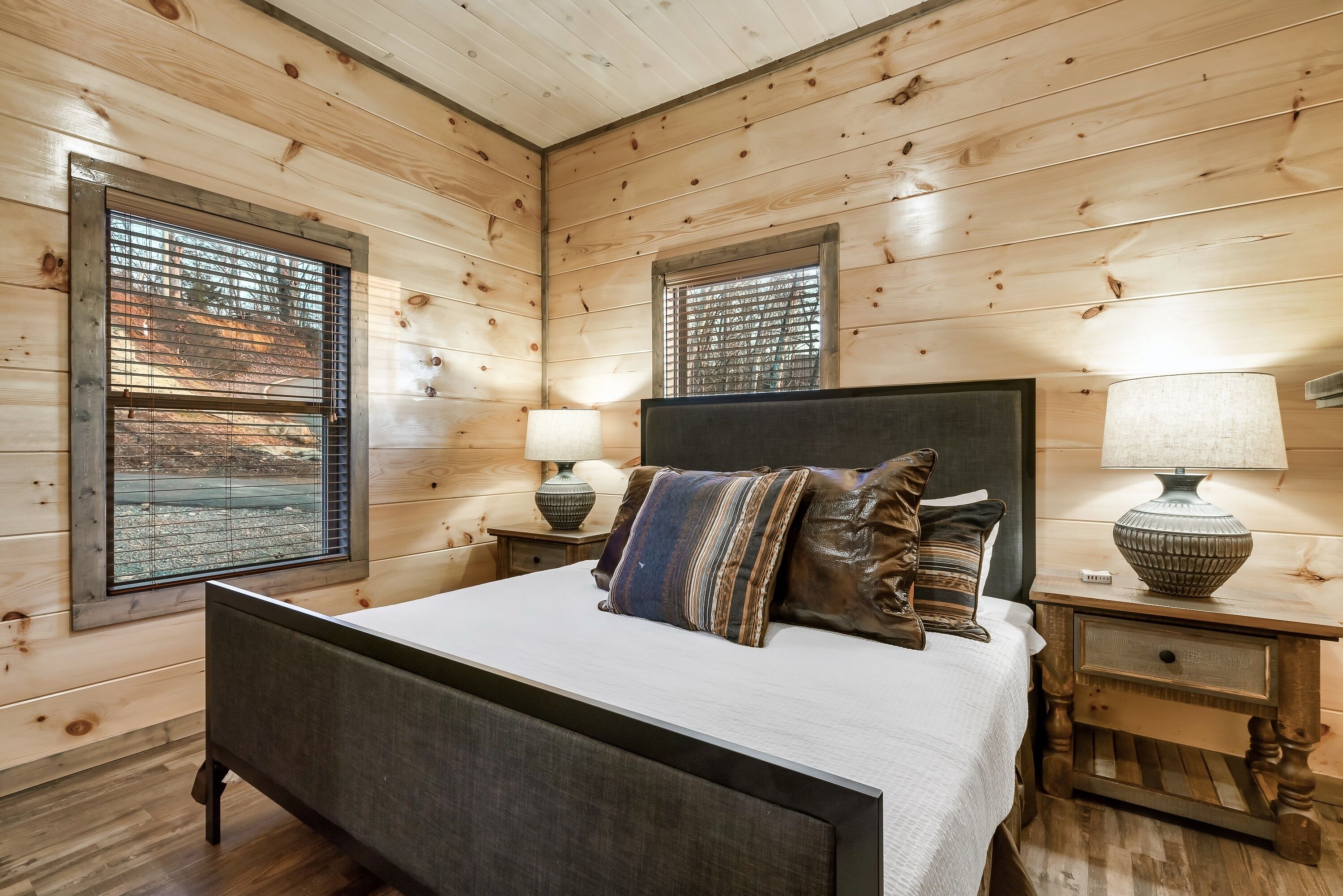 4 bedrooms, WiFi, bed sheets