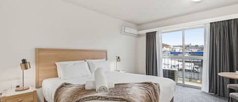 WiFi, bed sheets