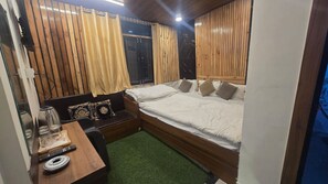 Habitación triple Deluxe | Escritorio y wifi gratis 