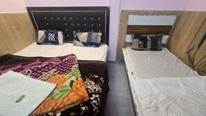 Deluxe Triple Room | Desk, free WiFi