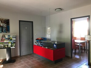 Comfort House, 3 Bedrooms | Reception - Villa in Parthenay With Private Garden (Les Forges)