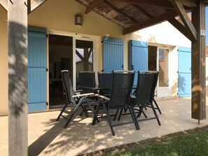 Comfort House, 3 Bedrooms | Balcony - Villa in Parthenay With Private Garden (Les Forges)