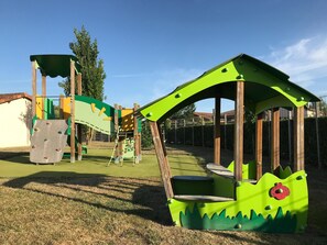 Comfort House, 3 Bedrooms | Children's area - Villa in Parthenay With Private Garden (Les Forges)