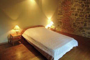 10 bedrooms, individually furnished - Riverside Retreat Viroinval (Viroinval)