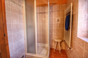 A bathroom with a shower, a toilet, and a towel rack. - Escape to Vineyards, Elba (Radda in Chianti)