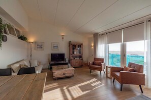 Living room - Bright Coastal Hideaway (Julianadorp)