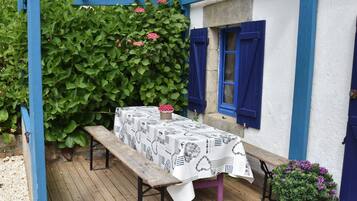 Nhà phong cách cổ điển, 3 phòng ngủ | Ban công