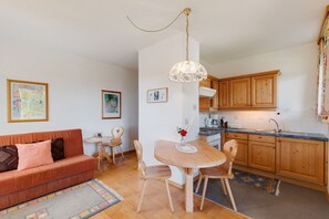 Comfort Apartment, 2 Bedrooms | Living room - Apartment in Afritz Near Ski Resorts (Treffen)