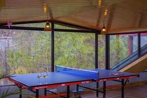 Game room - Alaya Stays Archee's 6BHK Nature Retreat (Kasauli)
