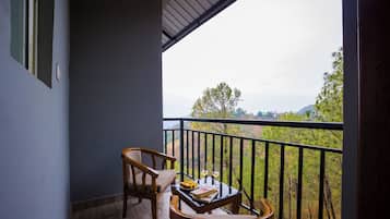 Deluxe Villa, Balcony, Mountain View | Outdoor dining