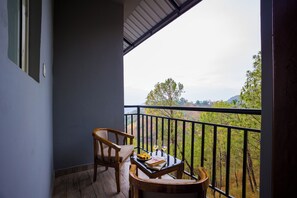 Vila Deluks, balkon, pemandangan gunung | Tempat makan outdoor