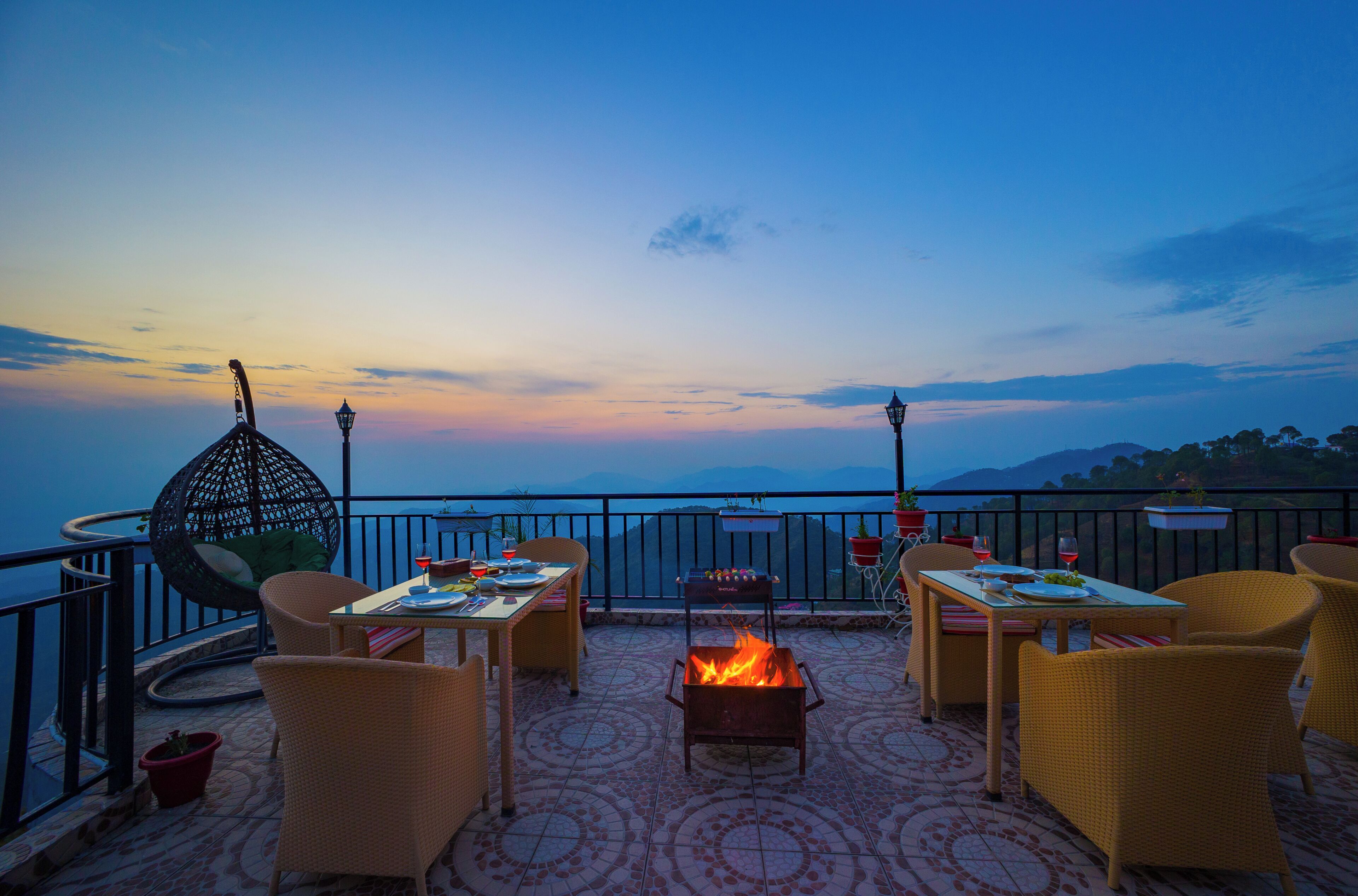 รับประทานอาหารกลางแจ้ง