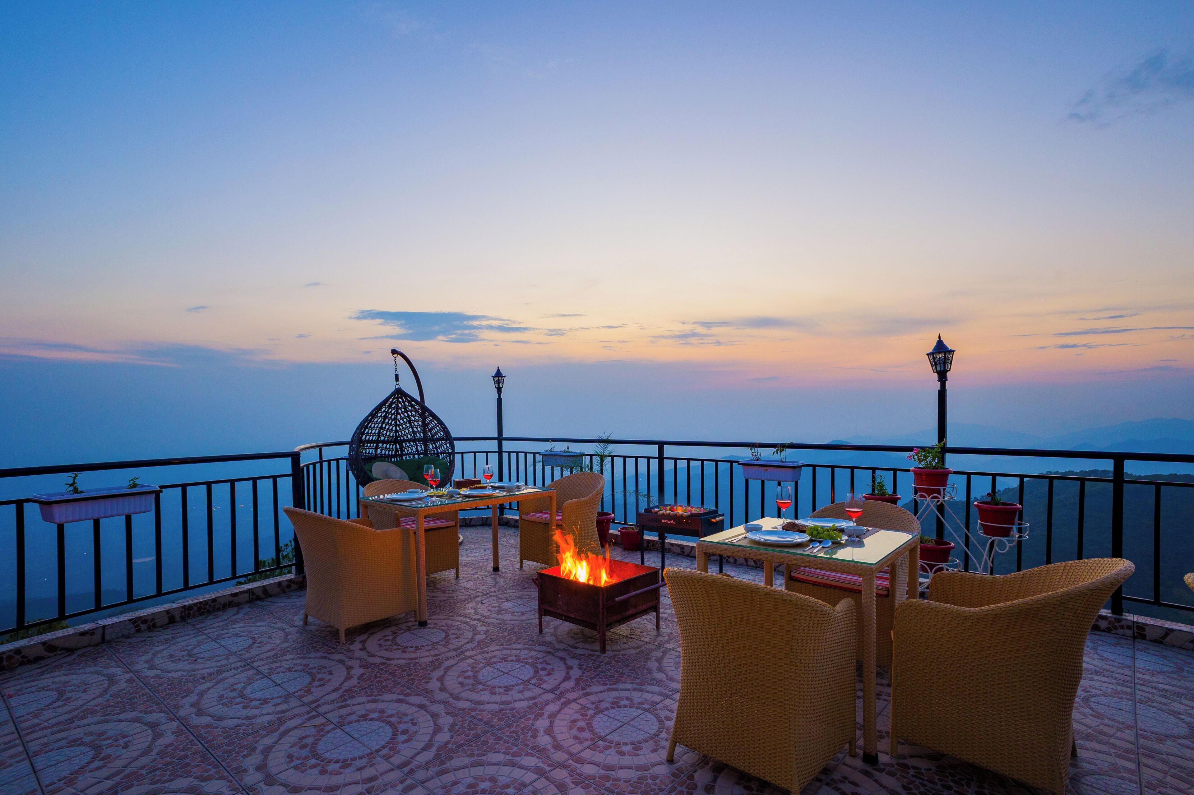 รับประทานอาหารกลางแจ้ง