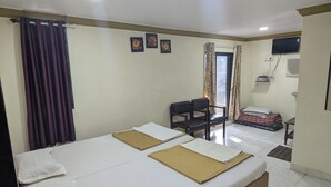 Kamar Double, pemandangan kolam renang