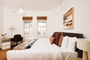 4 bedrooms, iron/ironing board, travel cot, WiFi - Arncliffe Hidden Gem - Near Brighton-Le-Sands (Arncliffe)