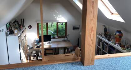 Artist's Hideaway. Cozy, quiet self contained studio in Suffolk countryside.