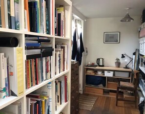 Interior - Artist's Hideaway. Cozy, quiet self contained studio in Suffolk countryside. (Little Bealings)