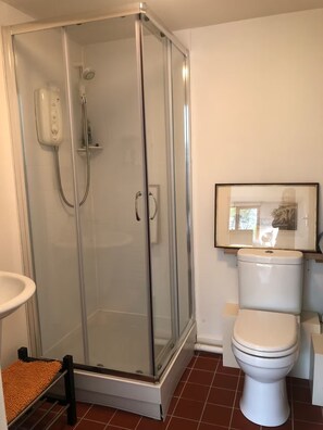 Bathroom - Artist's Hideaway. Cozy, quiet self contained studio in Suffolk countryside. (Little Bealings)