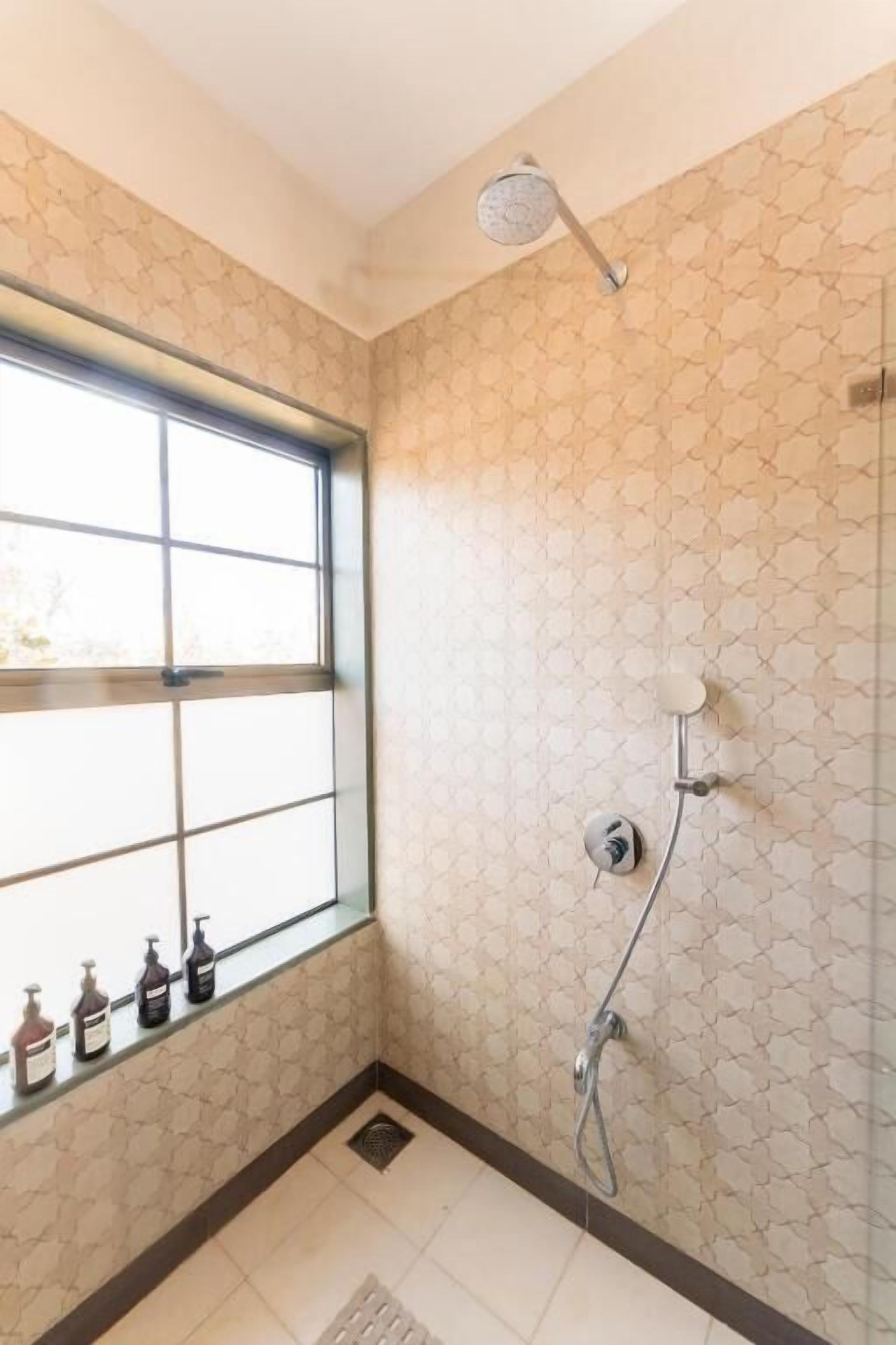 Villa Deluxe, balcone, vista piscina | Bagno