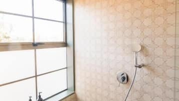 Villa Deluxe, balcone, vista piscina | Bagno