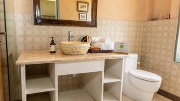 Deluxe Villa, Balcony, Pool View | Bathroom