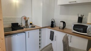 Private kitchen - Studio 150 m from the beach terrace and private parking (Crozon)