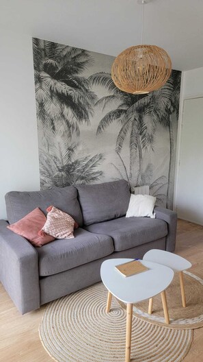 Living area - Studio 150 m from the beach terrace and private parking (Crozon)